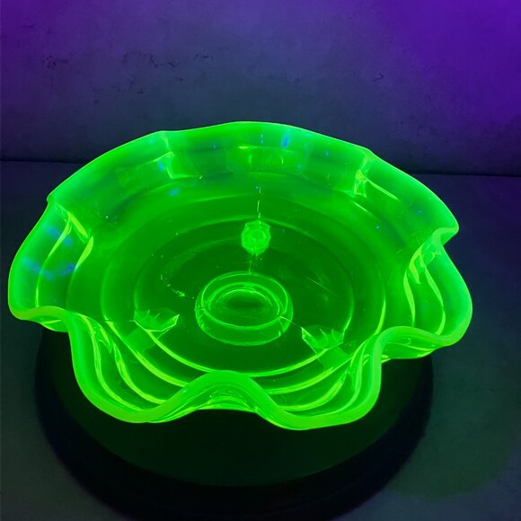 Vintage Fenton Vaseline Glass Green Wave Bowl 3 Toed Pedestal Amazing Glow 1930s - Picture 10 of 15